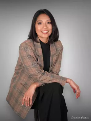 Kenya Awudi, Medicine Hat, Real Estate Agent